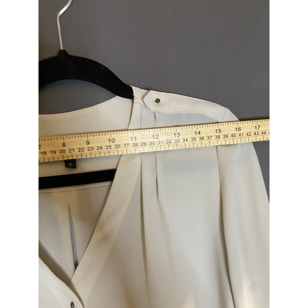 Express Women's White V-Neck Button 3/4 Sleeve Blouse Size M Regular - Picture 4 of 7